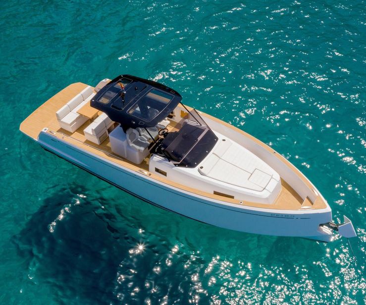 Pardo-38- open-luxury-yacht-tender-charter-easyboats-mallorca-anchorag