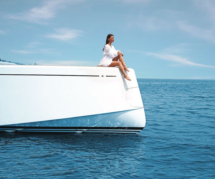 Pardo-43-open-luxury-boat-charter-mallorca-easyboats-bow